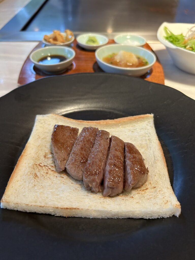 ひもろぎのパンの皿